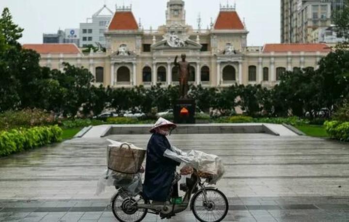 Nội dung: Trong một bóng mát trong mùa hè nóng bỏng, một cột mốc trong lịch sử nhạc